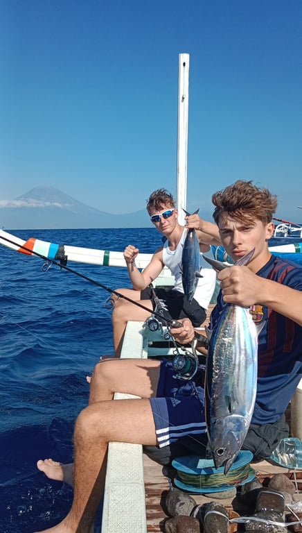 fishing bali, angling amed bali, fishing tour, jigging fishing, line fishing, fishing rods, catch big fish bali